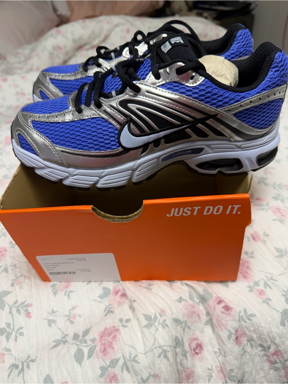 Women’s size 9 Air Max Moto 2k NEW